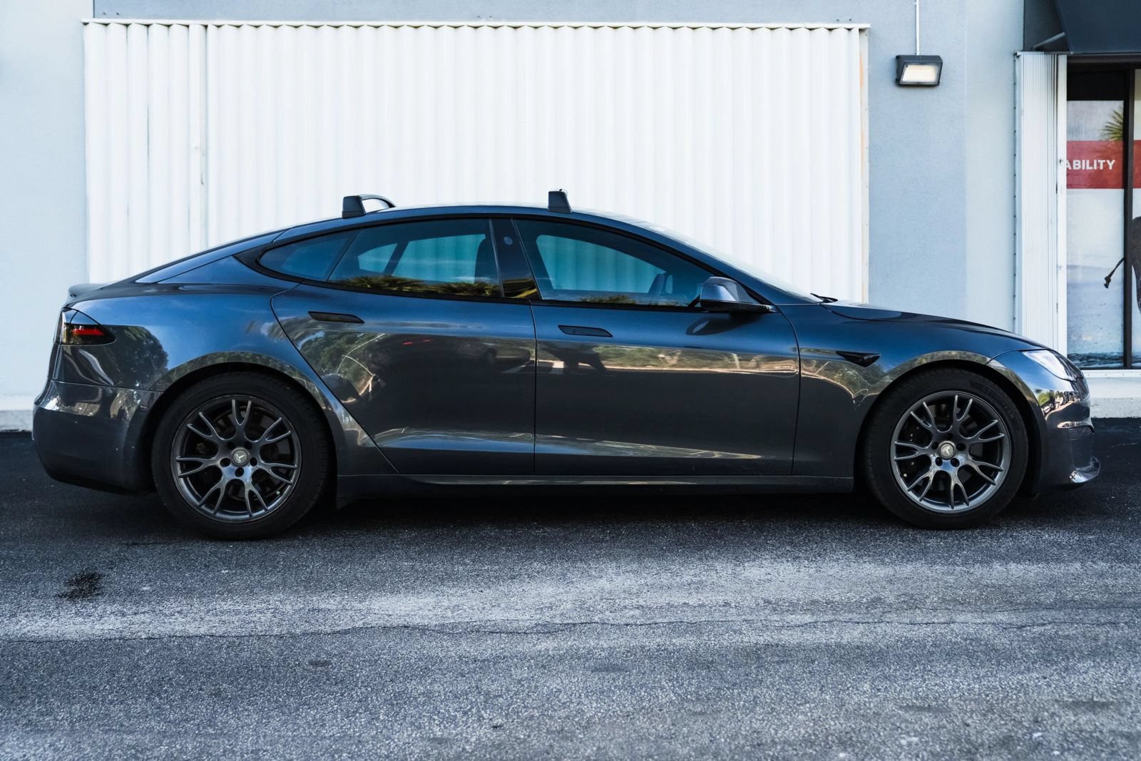 Used 2022 Tesla Model S Standard Range AWD/4WD image 4
