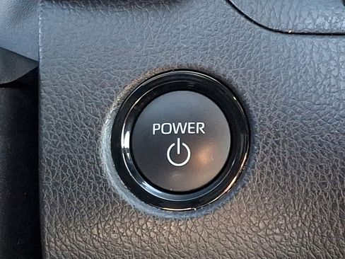 Used 2025 Toyota Camry SE image 22