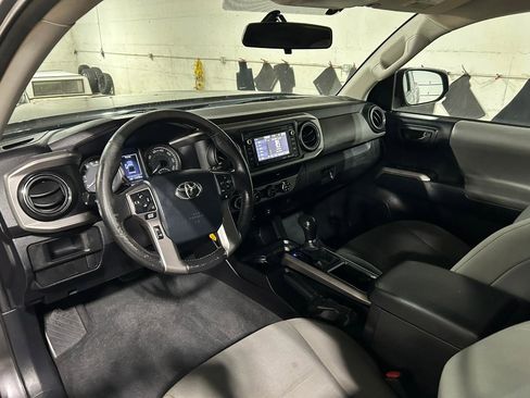 Used 2016 Toyota Tacoma SR5 image 11