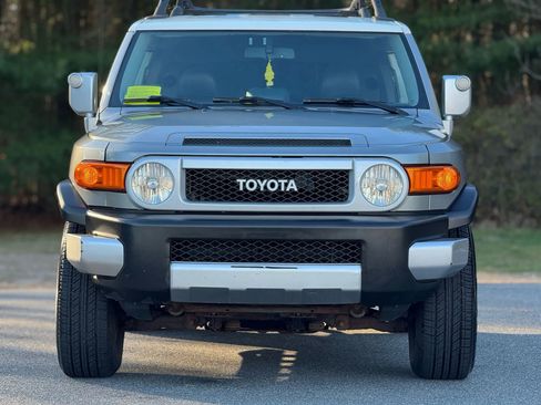 Used 2010 Toyota FJ Cruiser 4WD image 3