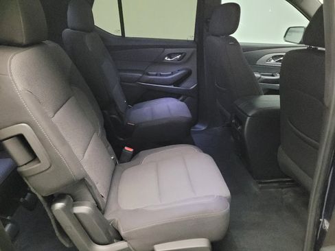 Used 2022 Chevrolet Traverse LT image 19