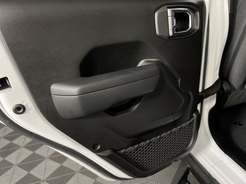 Certified 2024 Jeep Gladiator Sport image 25