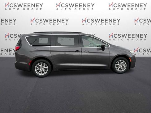 Used 2022 Chrysler Pacifica Touring-L image 5