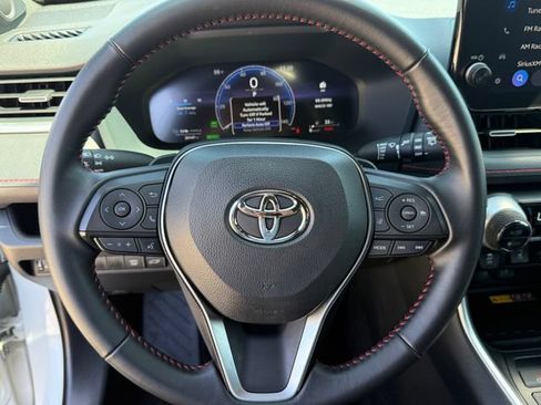 Used 2025 Toyota RAV4 XSE AWD/4WD image 17