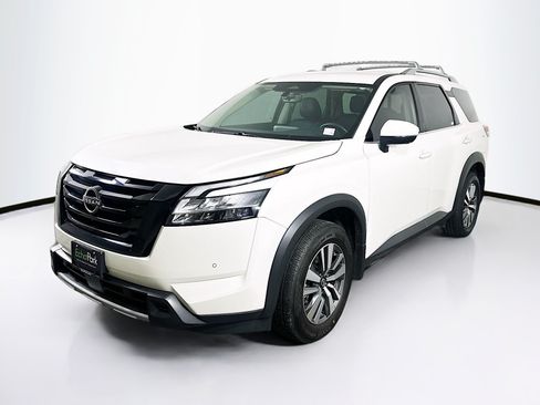 Used 2023 Nissan Pathfinder SL w/ Black Appearance Package FWD image 3