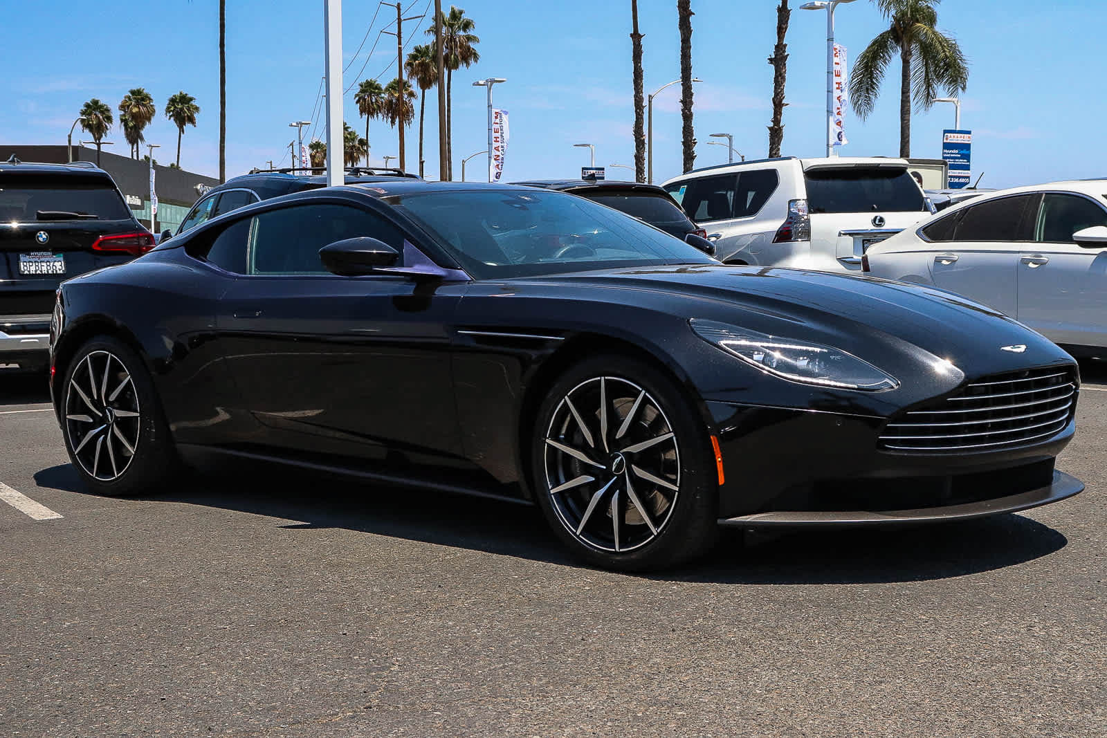 Used 2020 Aston Martin DB11 Coupe RWD image 3