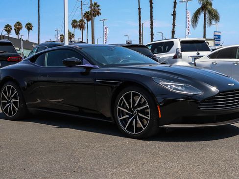 Used 2020 Aston Martin DB11 Coupe RWD image 3