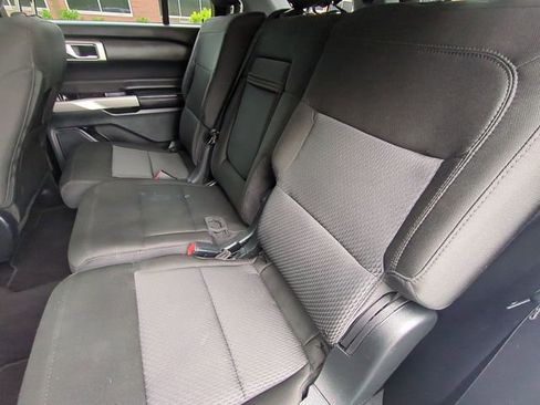 Used 2023 Ford Explorer XLT AWD/4WD image 28