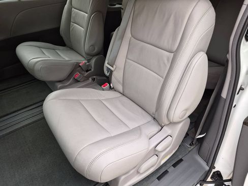 Used 2017 Toyota Sienna XLE w/ XLE Navigation Package FWD image 26