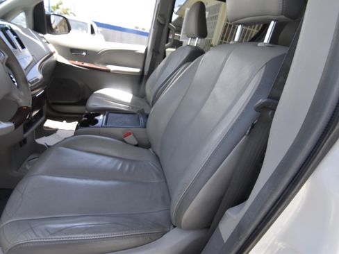 Used 2013 Toyota Sienna Limited AWD/4WD image 2
