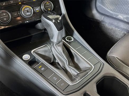 Used 2024 Volkswagen Jetta SE image 14