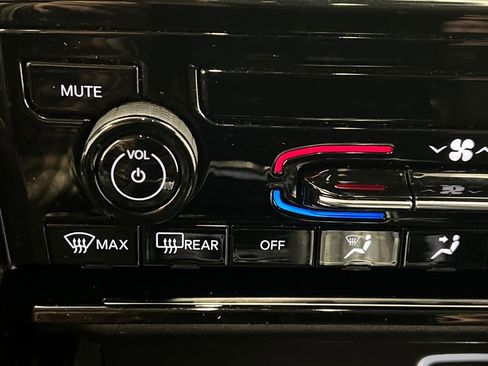 Used 2023 Jeep Grand Cherokee L Laredo image 54