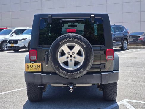 Used 2015 Jeep Wrangler Unlimited Sport w/ Quick Order Package 24S AWD/4WD image 4