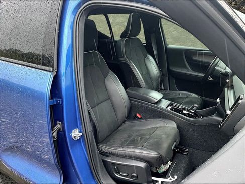 Used 2021 Volvo XC40 T5 R-Design w/ Climate Package image 7