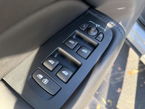 Certified 2025 Volvo XC60 B5 Plus image 15