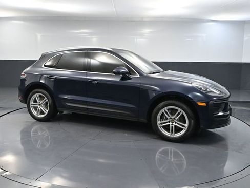 Used 2022 Porsche Macan Base image 3