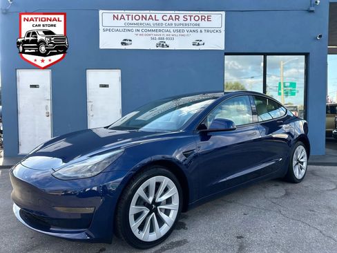Used 2023 Tesla Model 3 Standard Range image 1