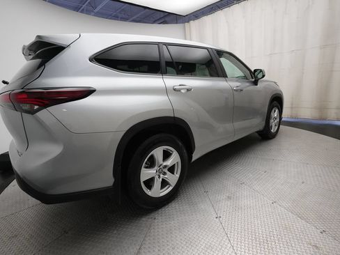 Used 2024 Toyota Highlander LE AWD/4WD image 71