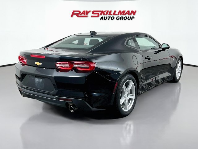Used 2022 Chevrolet Camaro LT RWD image 4