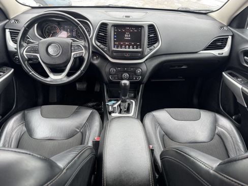 Used 2018 Jeep Cherokee Latitude Plus w/ Comfort/Convenience Group image 8