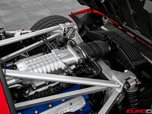 Used 2005 Ford GT RWD image 18