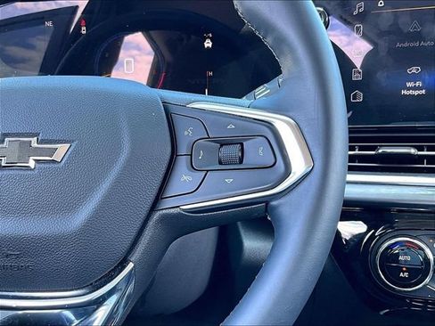 Used 2025 Chevrolet Trax ACTIV w/ Sunroof Package FWD image 24