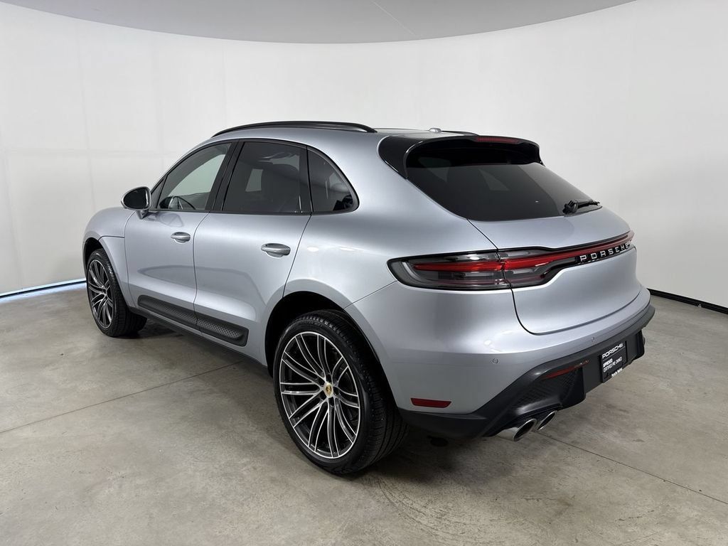 Certified 2026 Porsche Macan AWD/4WD image 3