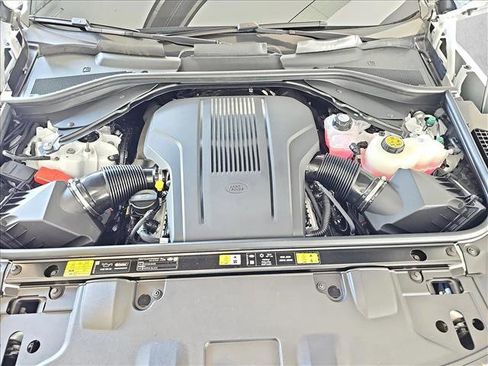 New 2025 Land Rover Range Rover SE image 27