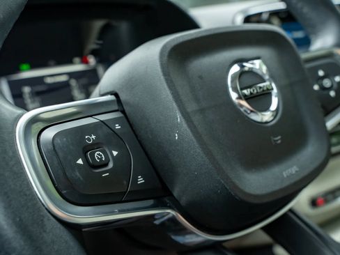 Used 2023 Volvo XC40 B5 Plus AWD/4WD image 27