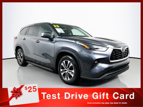 Used 2023 Toyota Highlander XLE image 1