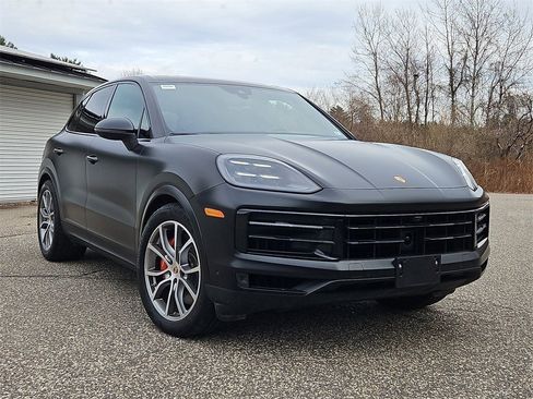 Certified 2024 Porsche Cayenne S image 9