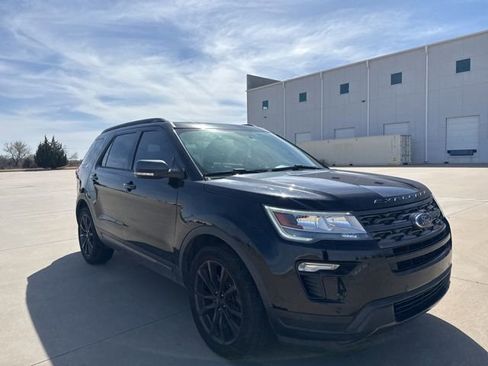 Used 2018 Ford Explorer XLT w/ Equipment Group 202A image 3
