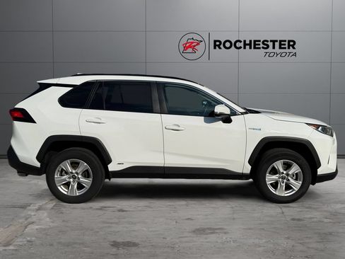 Used 2021 Toyota RAV4 XLE AWD/4WD image 6
