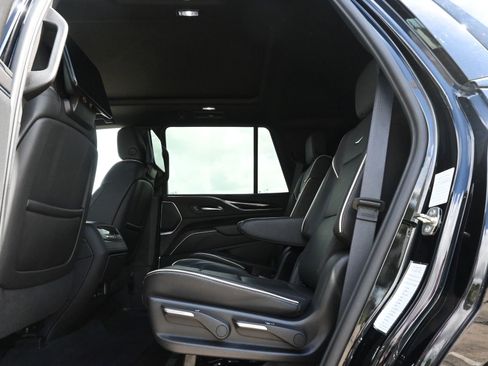 Used 2023 Cadillac Escalade Sport AWD/4WD image 21
