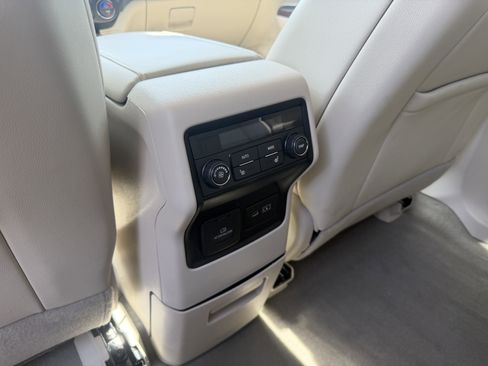 Used 2023 GMC Acadia Denali w/ Denali Technology Package FWD image 19