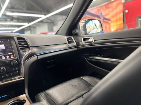 Used 2017 Jeep Grand Cherokee Limited AWD/4WD image 21