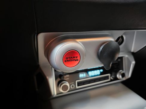 Used 2005 Ford GT RWD image 41