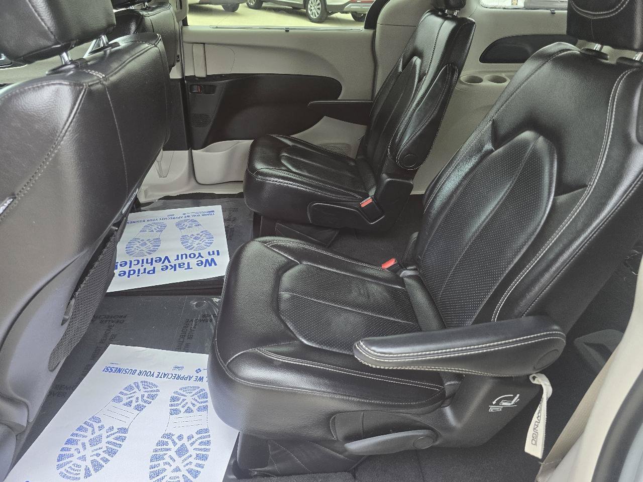 Used 2022 Chrysler Pacifica Touring-L FWD image 11