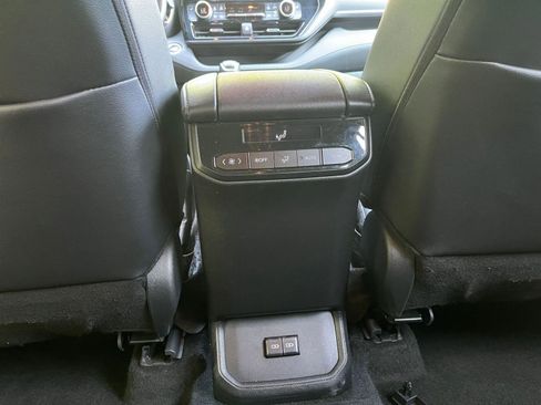 Used 2024 Toyota Highlander XSE FWD image 31