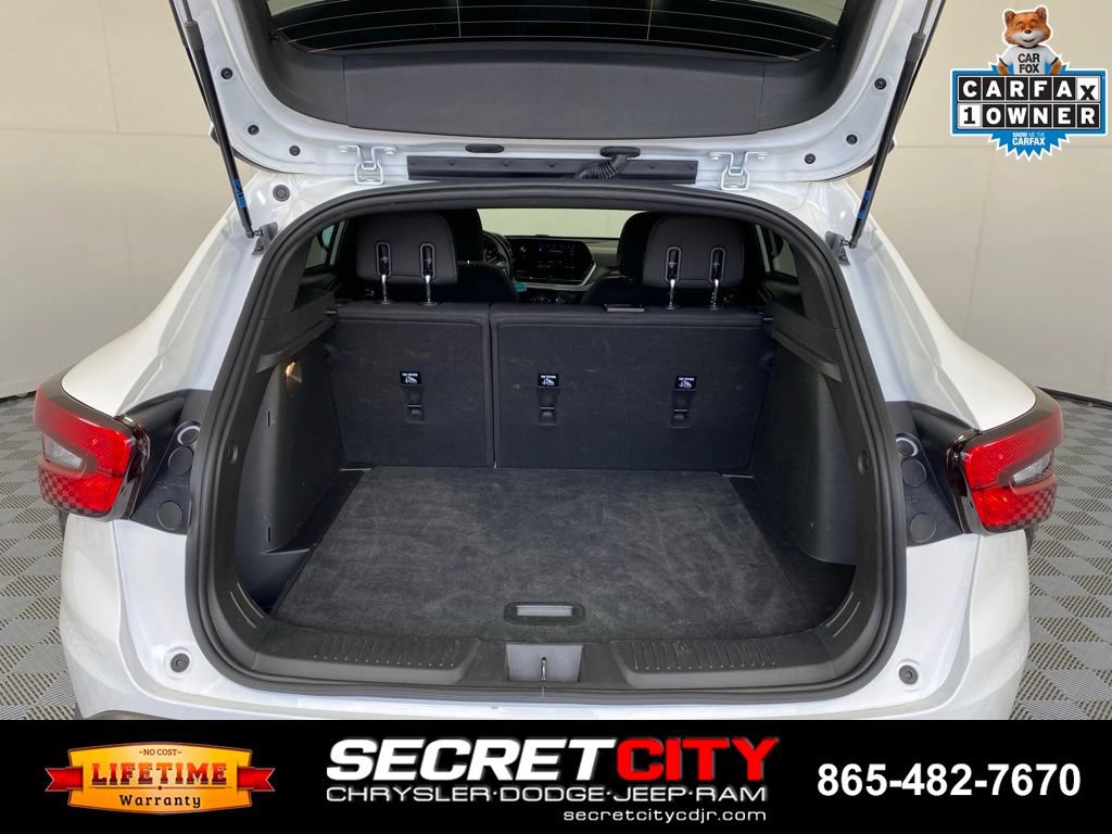 Used 2026 Chevrolet Trax RS FWD image 29