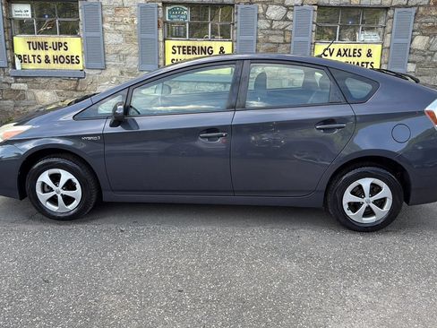 Used 2013 Toyota Prius Two FWD image 9