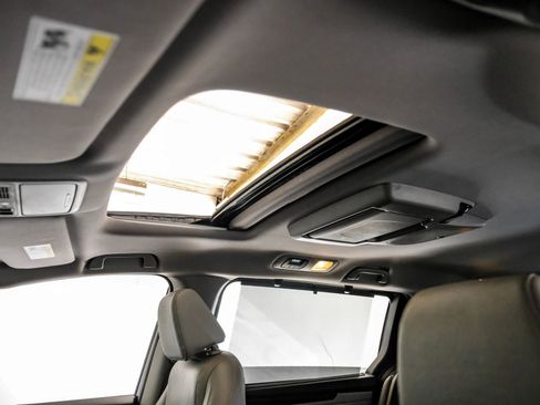 Used 2018 Honda Odyssey Touring image 4