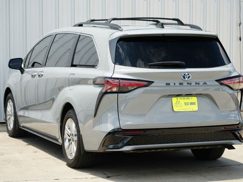 Used 2023 Toyota Sienna XSE image 54