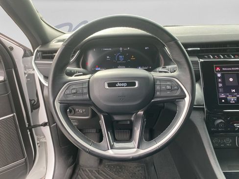 Used 2022 Jeep Grand Cherokee Altitude AWD/4WD image 16