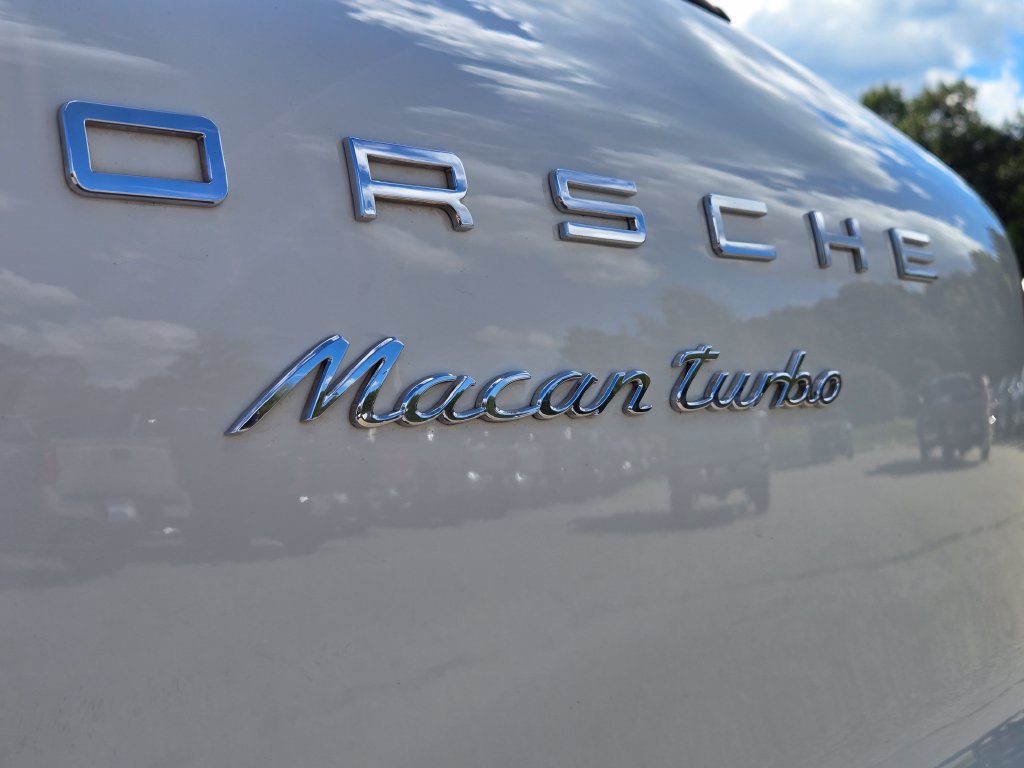 Used 2015 Porsche Macan Turbo AWD/4WD image 31