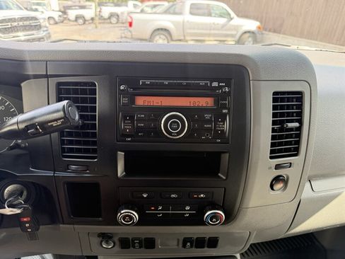 Used 2013 Nissan NV 2500 SV RWD image 2