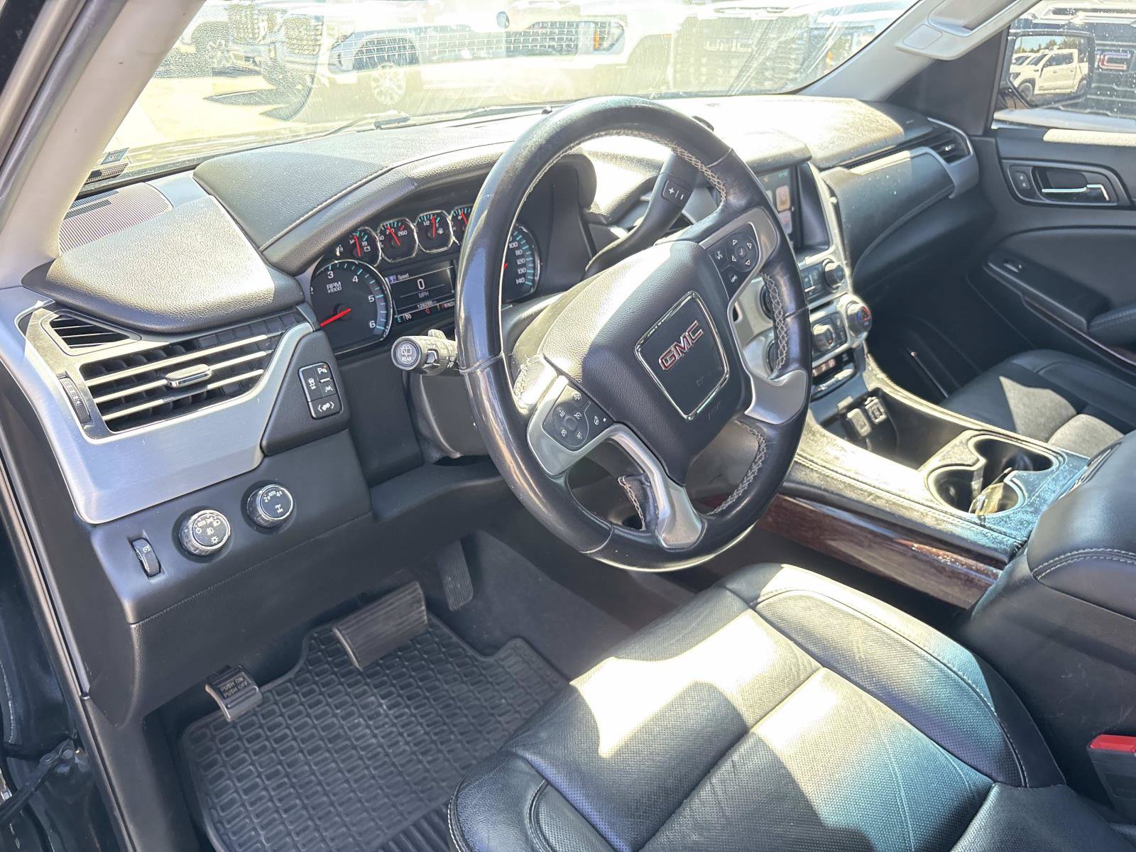Used 2019 GMC Yukon XL SLT AWD/4WD image 18