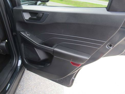 Used 2022 Ford Escape SE w/ SE Sport Appearance Package image 16