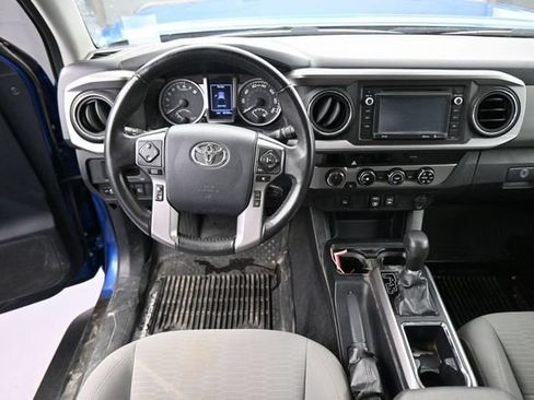 Used 2018 Toyota Tacoma SR5 AWD/4WD image 22