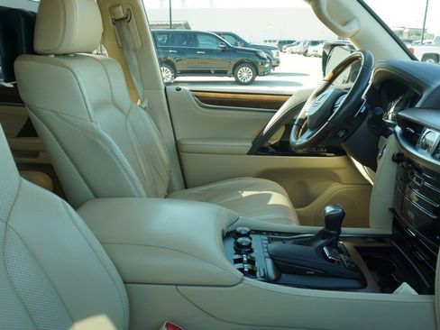Used 2017 Lexus LX 570 4WD image 6